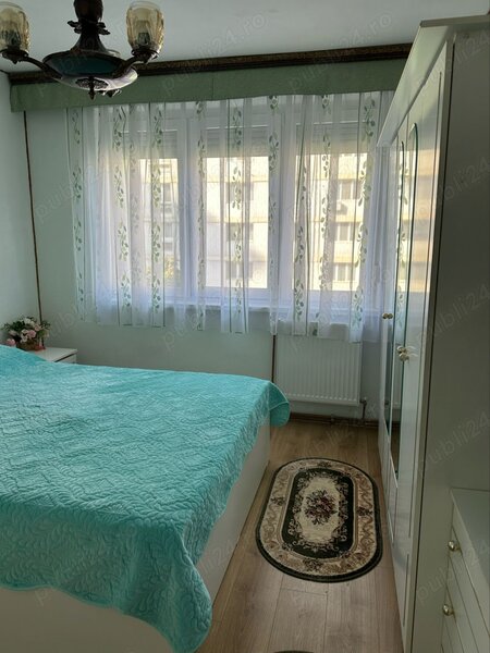 Iasi Ag Brasadas vinde apartament cu 3 cam Piata Unirii etaj 2.